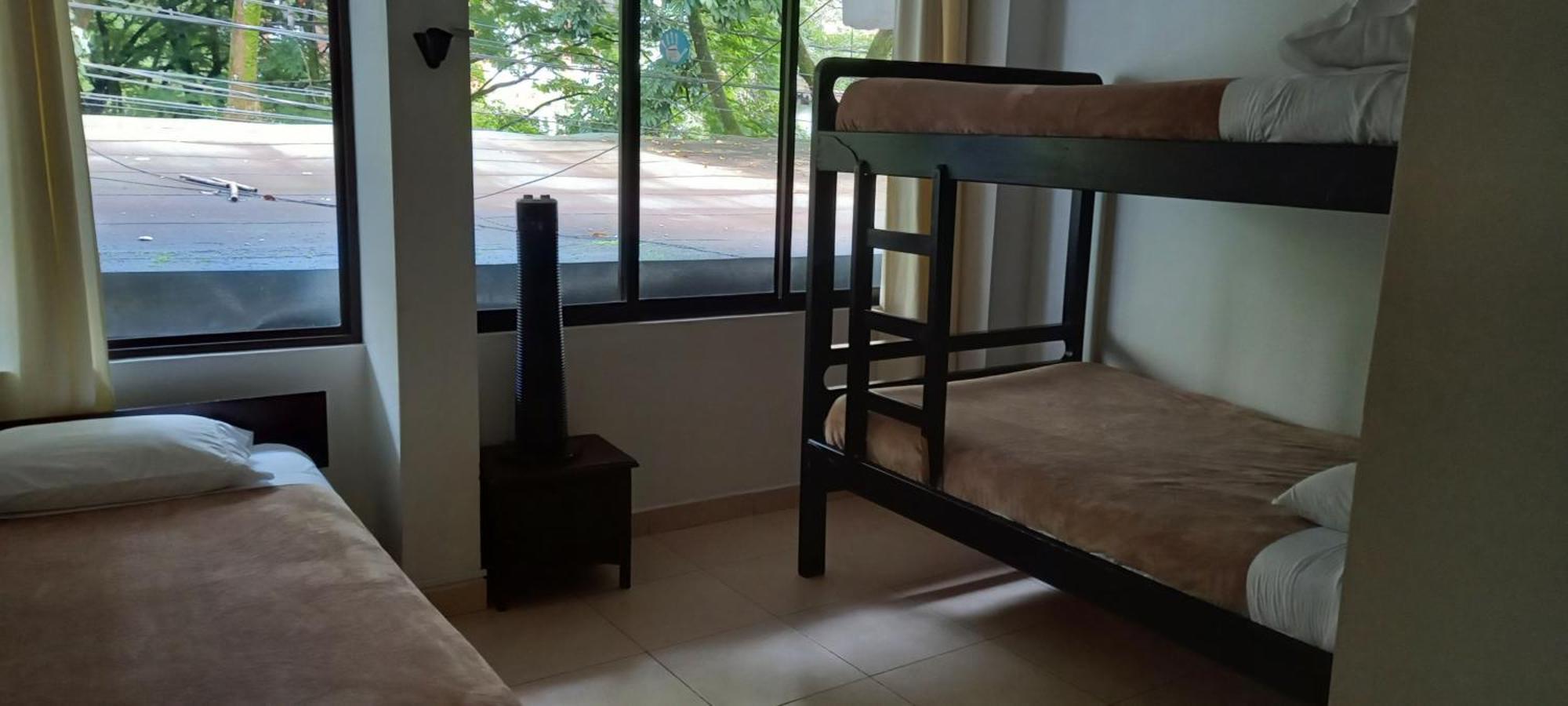 Casa Kiwi Hostel Medellín Værelse billede